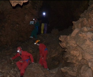 Espeleología en una cueva de Herault